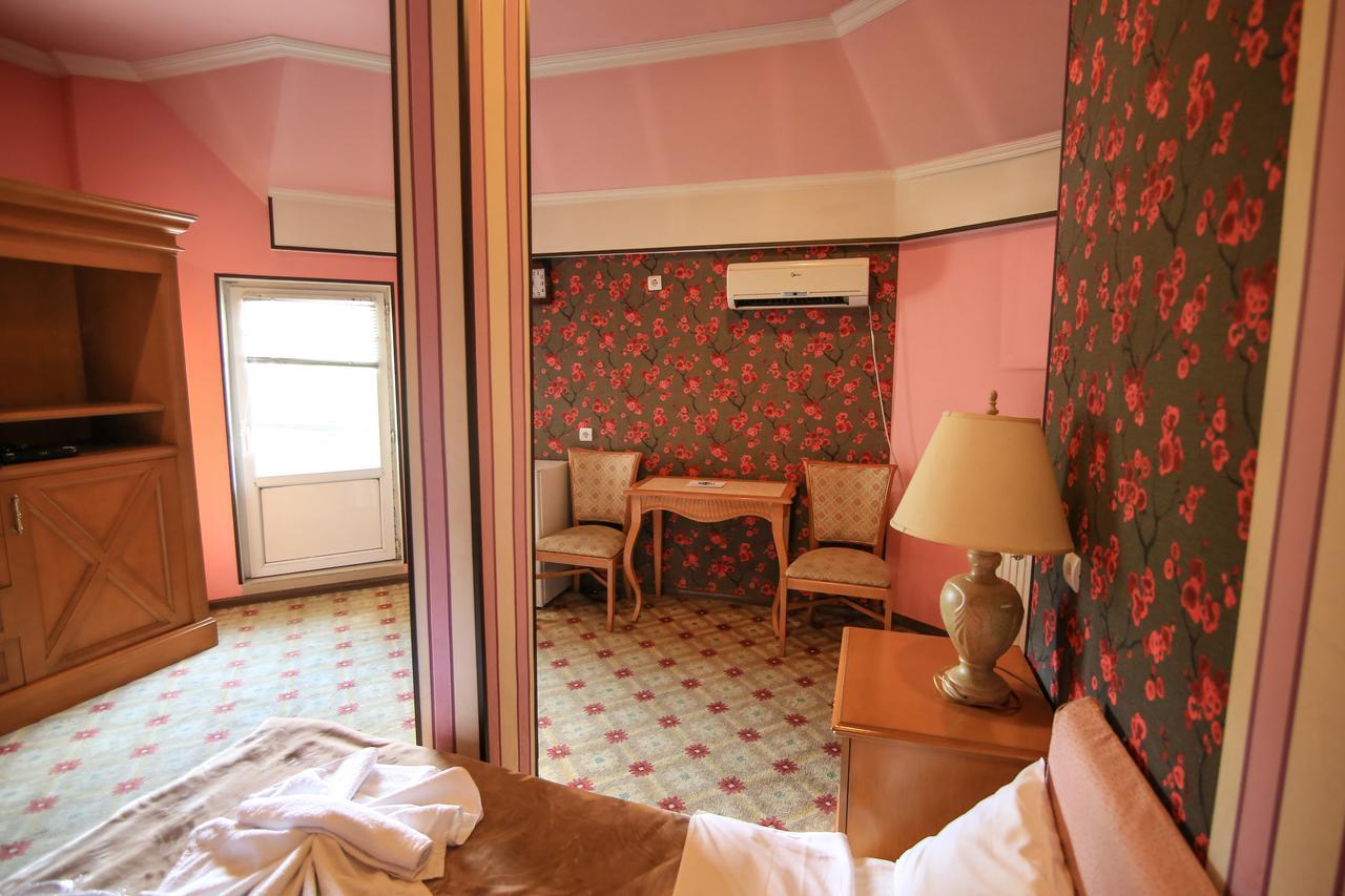 Georgian Palace Tbiliszi Kültér fotó